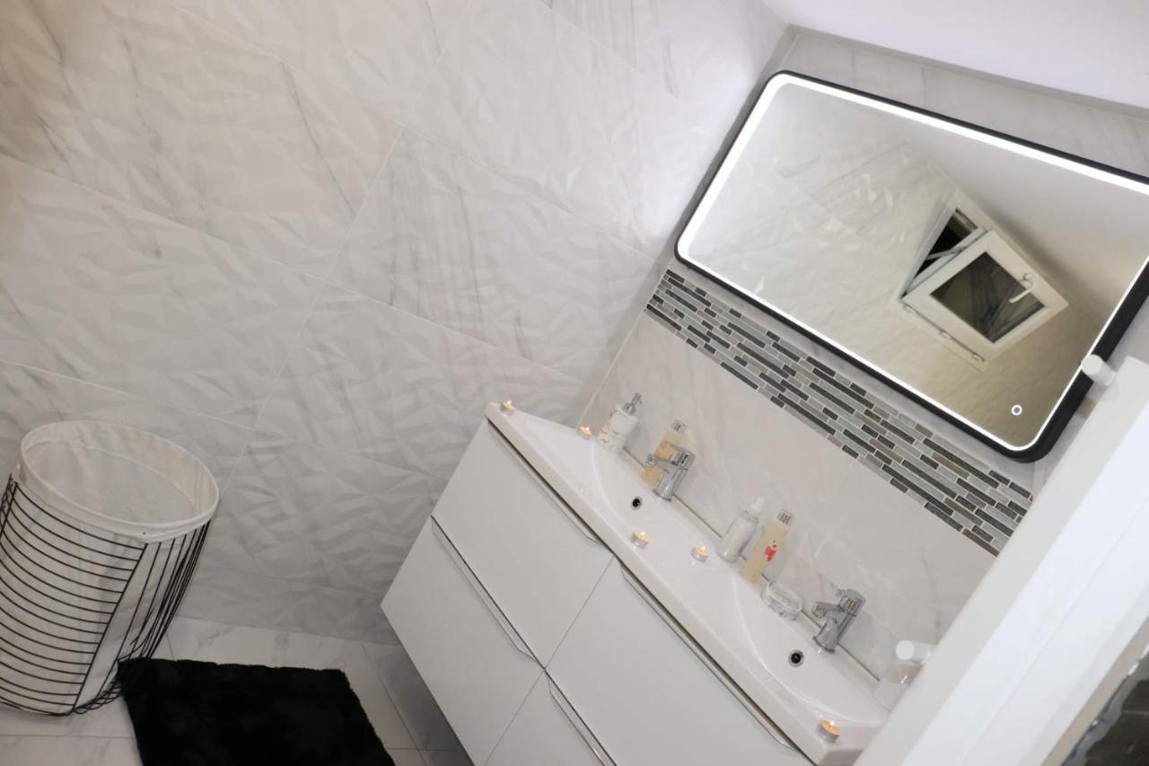 Love Room Givors Exterior photo