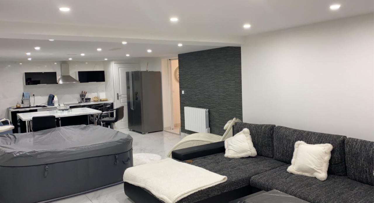 Love Room Givors Exterior photo