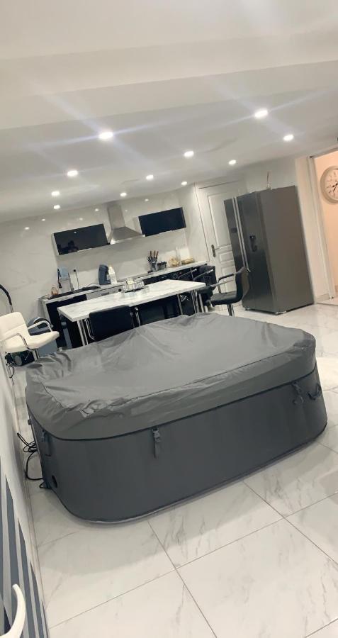 Love Room Givors Exterior photo